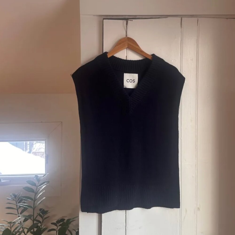 COS Cape Vest